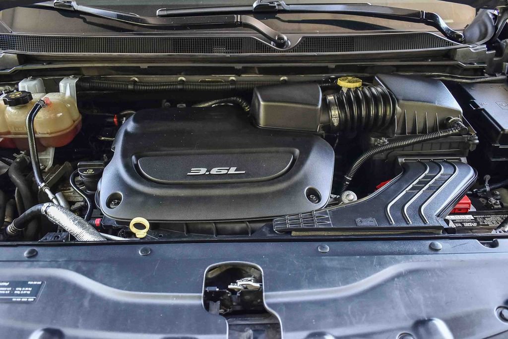 Used 2018 Chrysler Pacifica Touring-L image 25