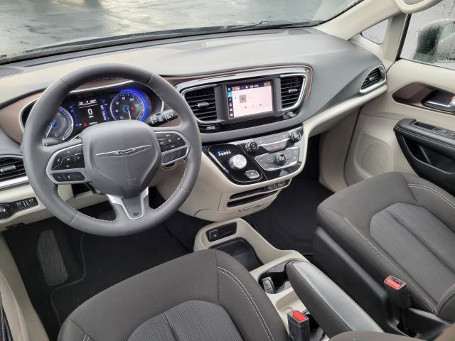 Used 2023 Chrysler Voyager LX image 20