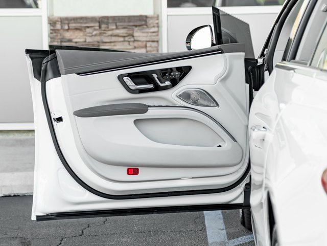 Used 2022 Mercedes-Benz EQS 450+ Sedan image 11