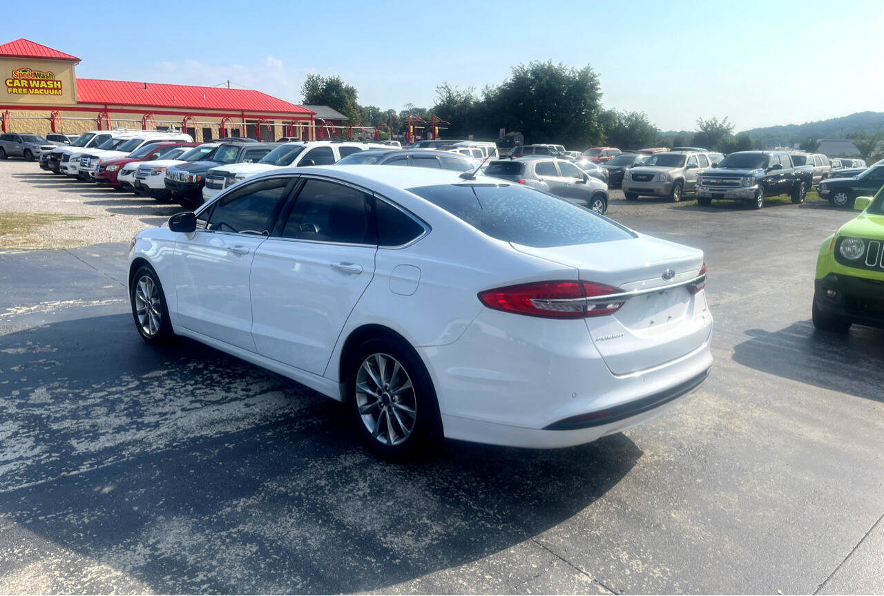Used 2017 Ford Fusion SE image 7