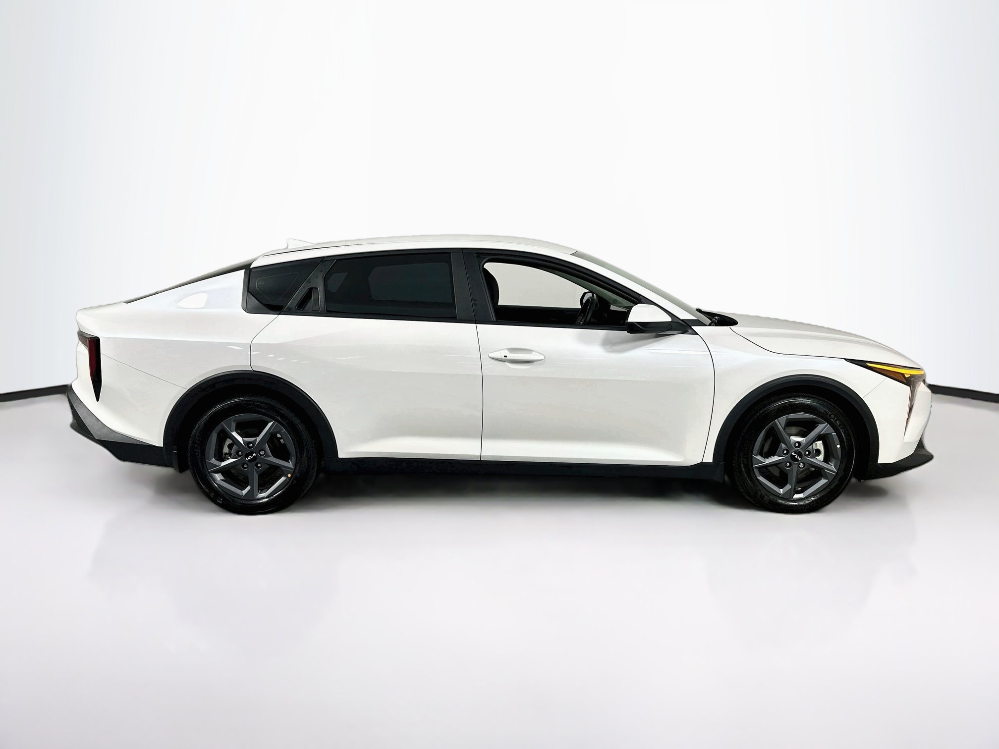 Used 2025 Kia K4 FWD image 4