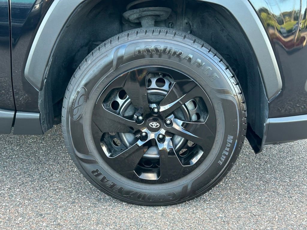 Used 2021 Toyota RAV4 LE image 32