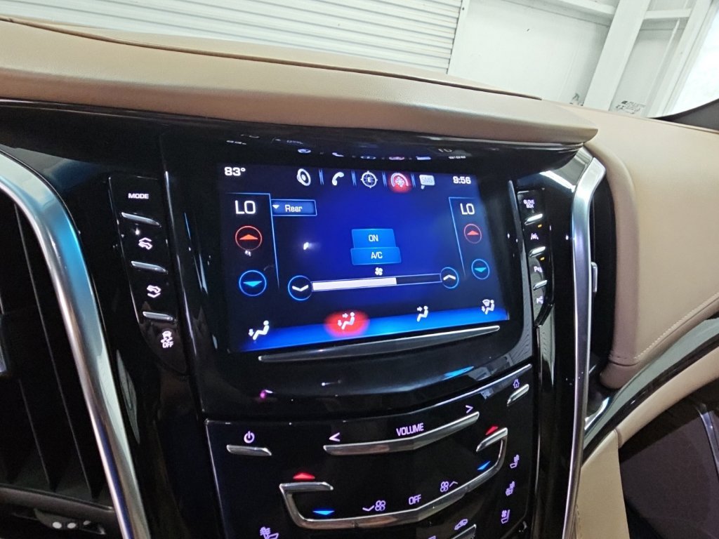 Used 2019 Cadillac Escalade ESV Platinum RWD image 18