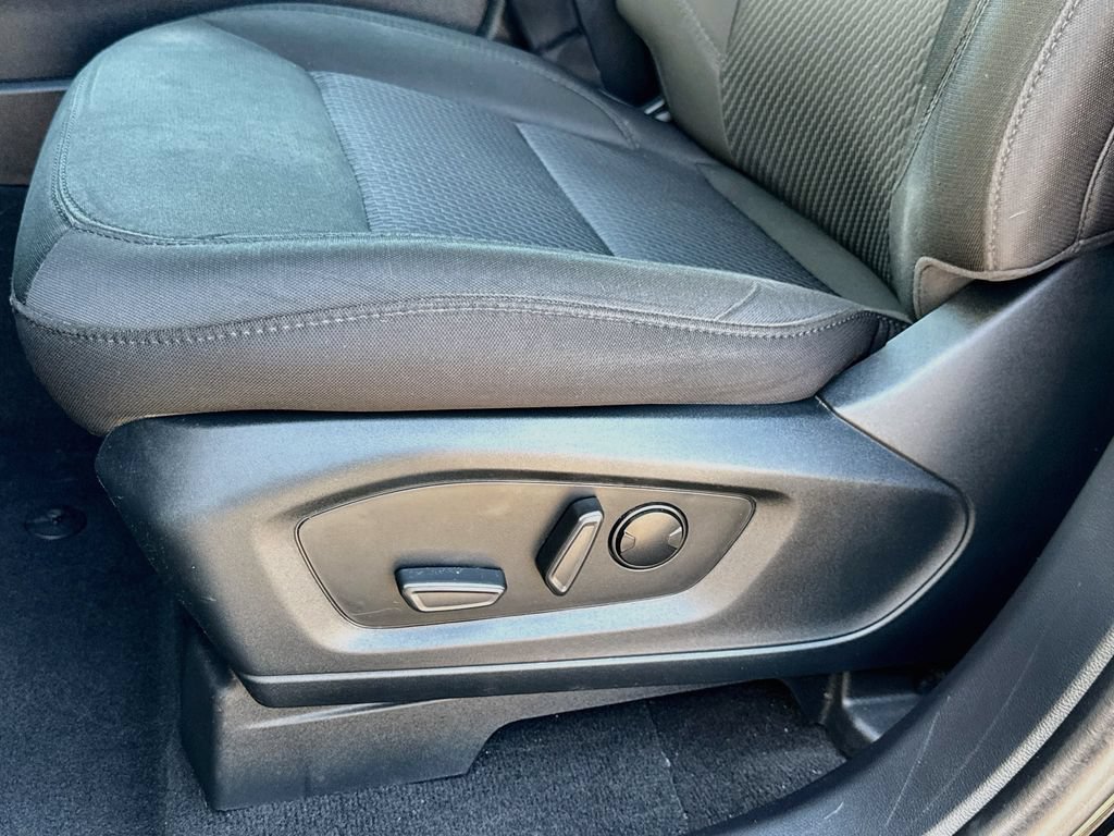 Used 2022 Ford Explorer XLT AWD/4WD image 18