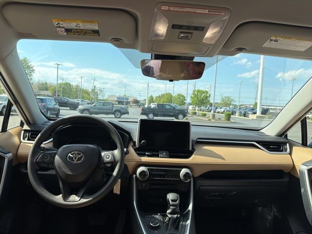 Used 2025 Toyota RAV4 LE AWD/4WD image 14