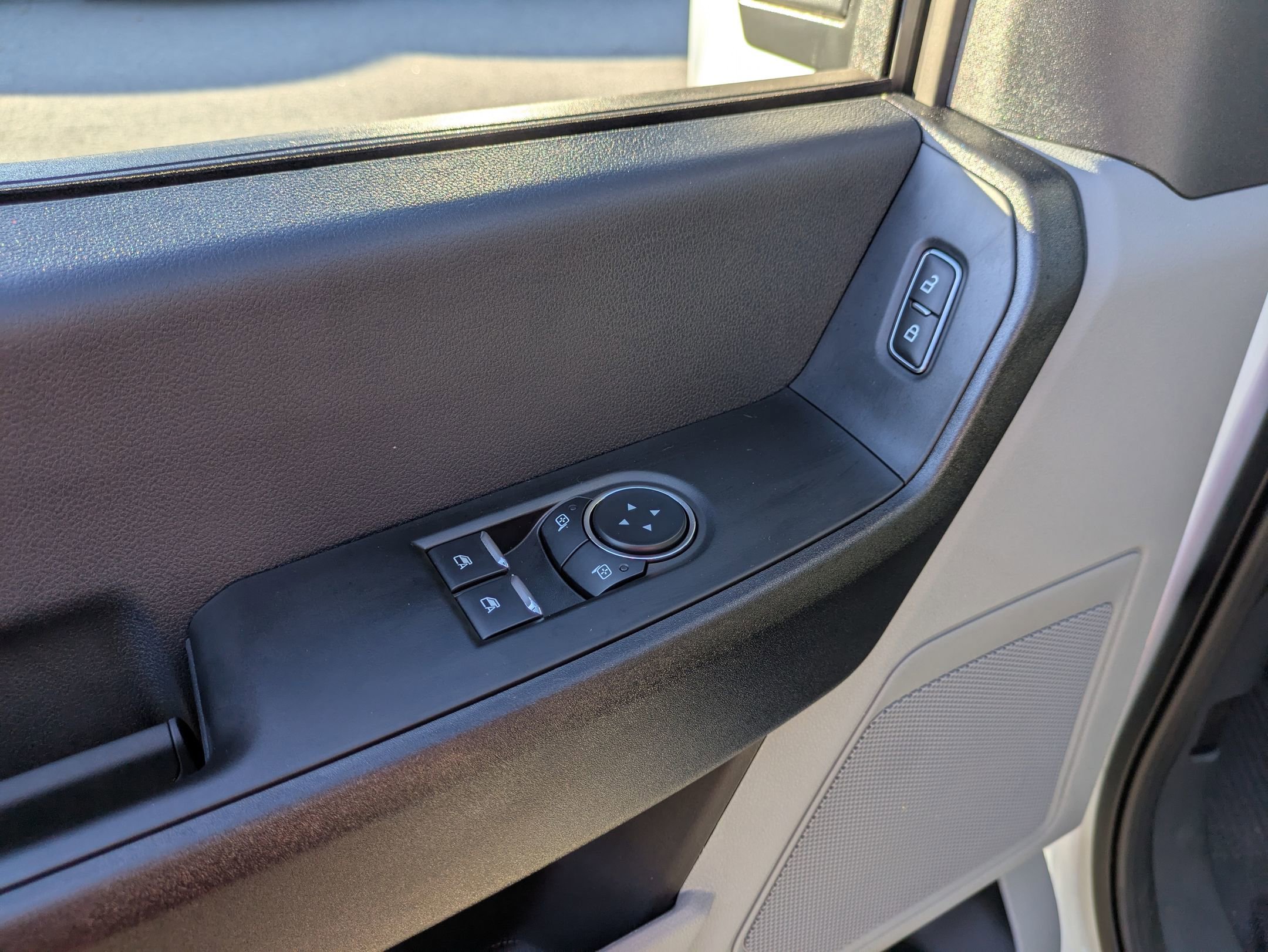 Certified 2025 Ford F250 XLT w/ F-250 >10K GVWR Package image 17