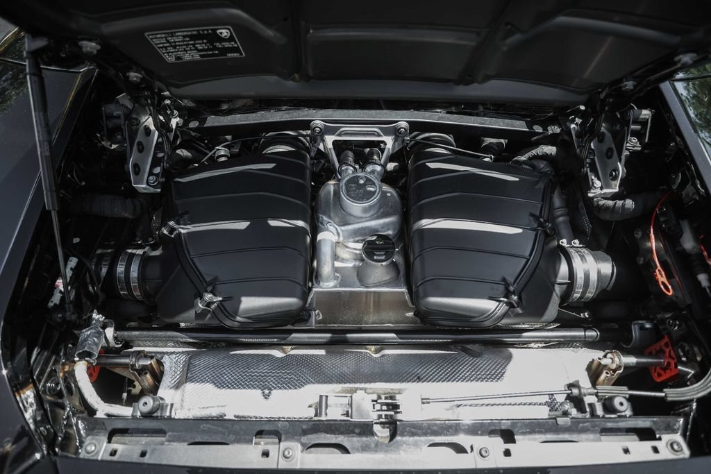 Used 2020 Lamborghini Huracan EVO RWD image 26