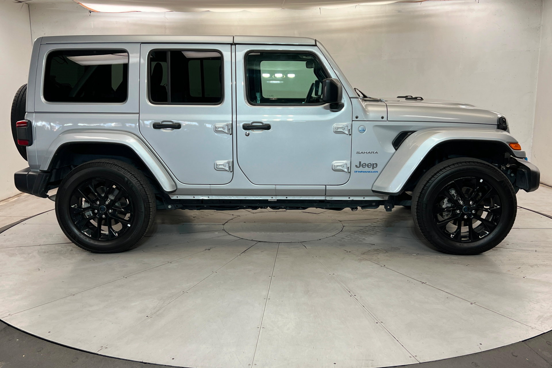 Used 2024 Jeep Wrangler Unlimited Sahara AWD/4WD image 6