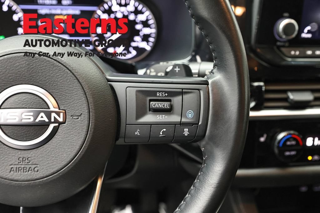 Used 2025 Nissan Pathfinder SV FWD image 16