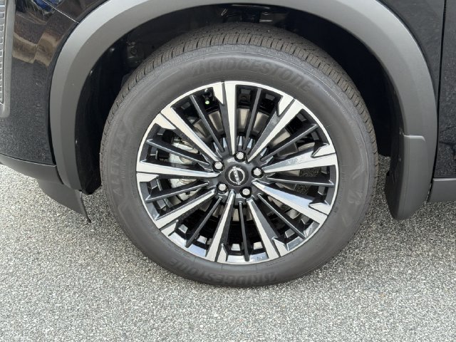 New 2026 Nissan Pathfinder Platinum FWD image 13