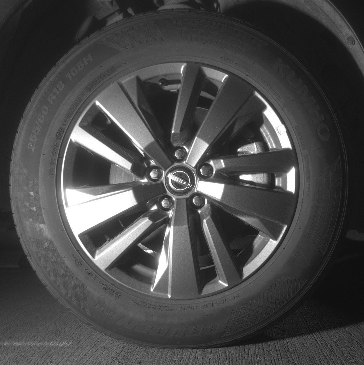 Used 2025 Nissan Pathfinder SV FWD image 13