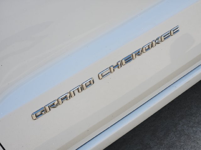Used 2016 Jeep Grand Cherokee Overland AWD/4WD image 12