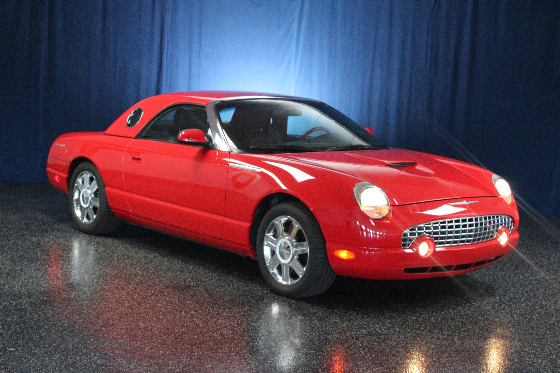 Used 2005 Ford Thunderbird RWD image 3