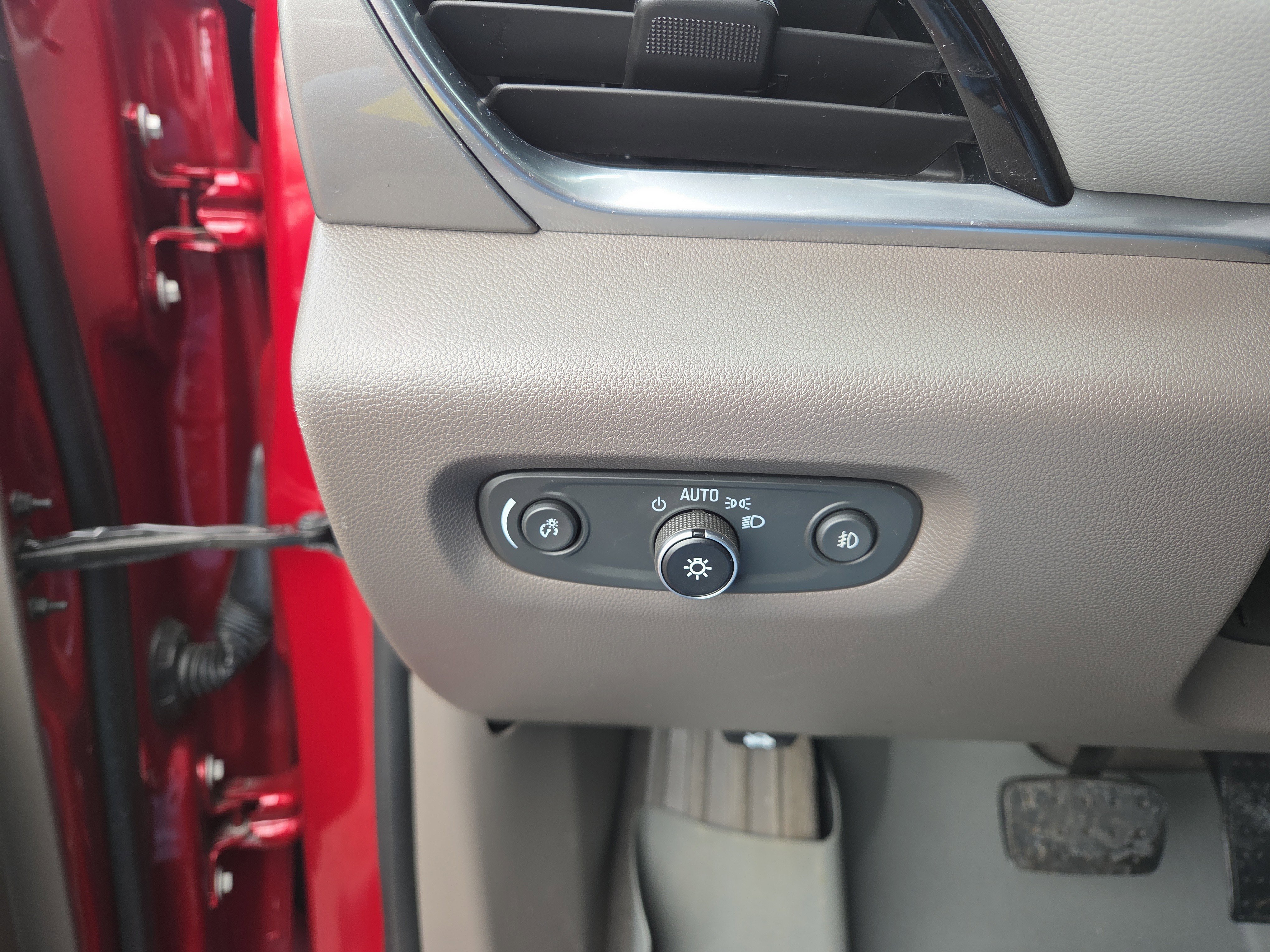 Used 2019 Chevrolet Traverse LT image 27