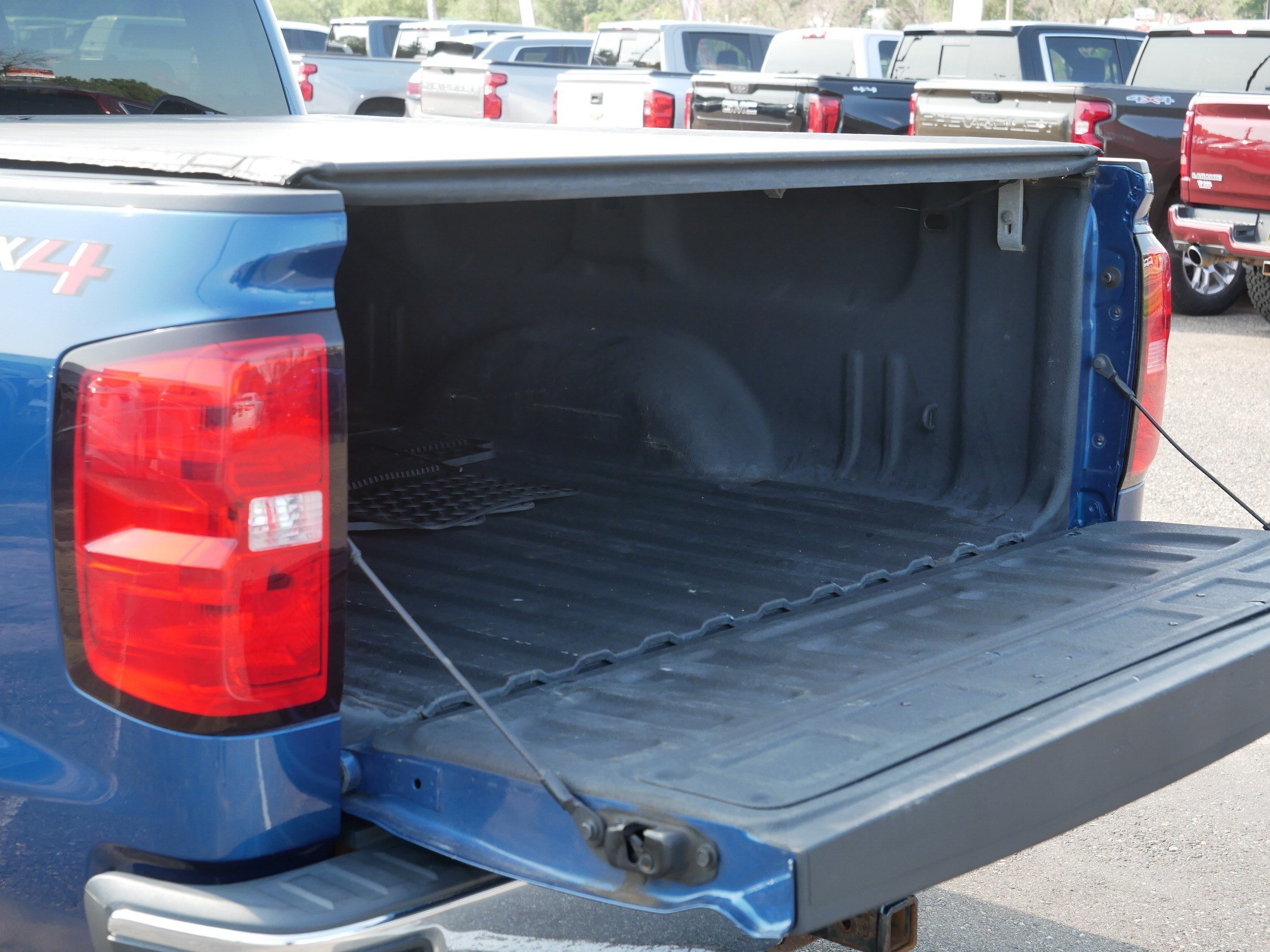 Used 2018 Chevrolet Silverado 1500 LT w/ All Star Edition AWD/4WD image 18