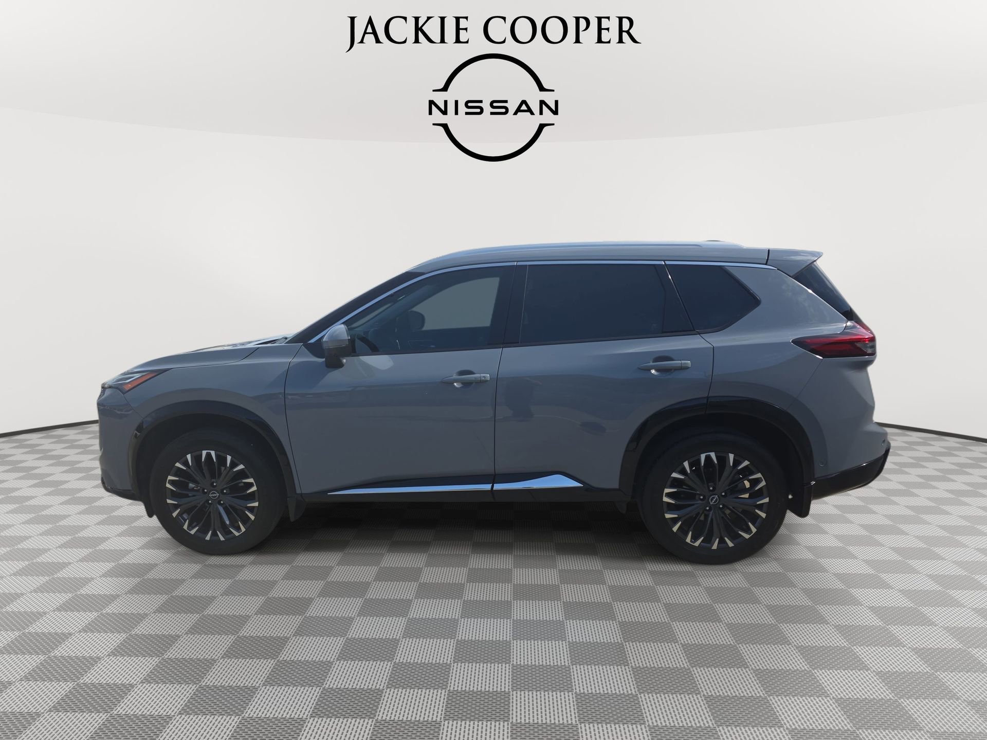 Used 2024 Nissan Rogue Platinum w/ Platinum Premium Package FWD image 8