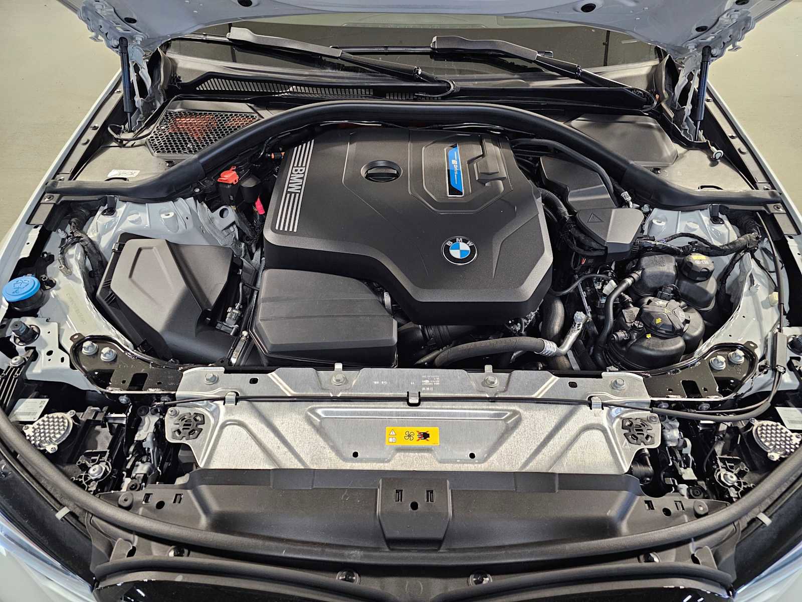 Used 2022 BMW 330e xDrive w/ M Sport Package AWD/4WD image 9