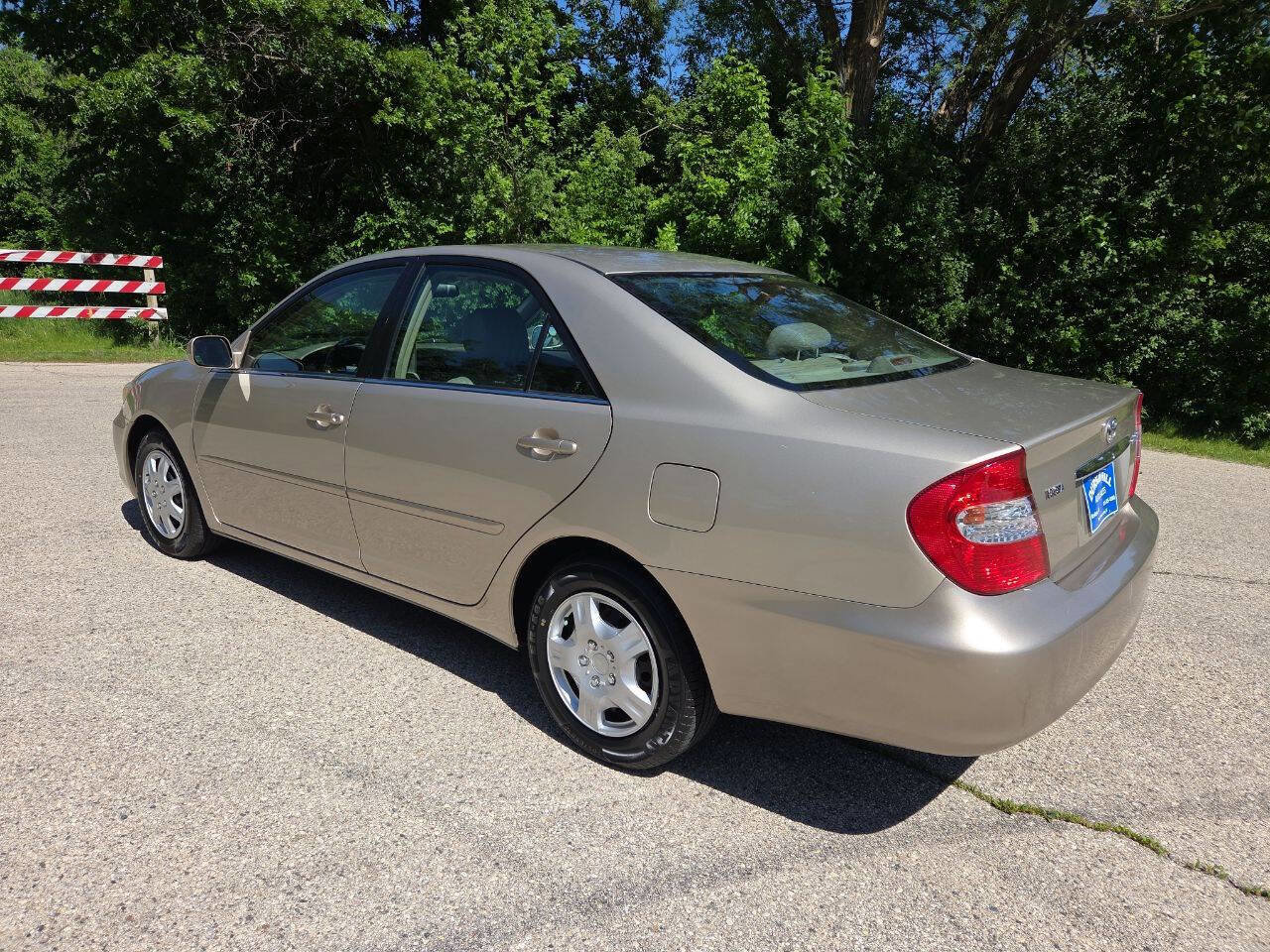 Used 2004 Toyota Camry LE FWD image 4