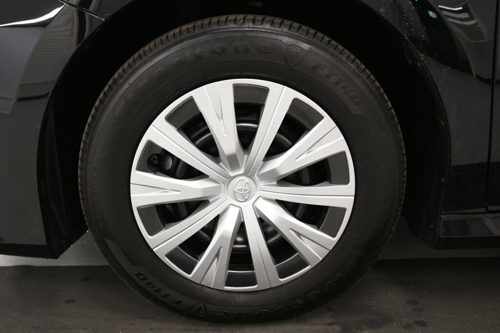 Used 2022 Toyota Camry LE image 30