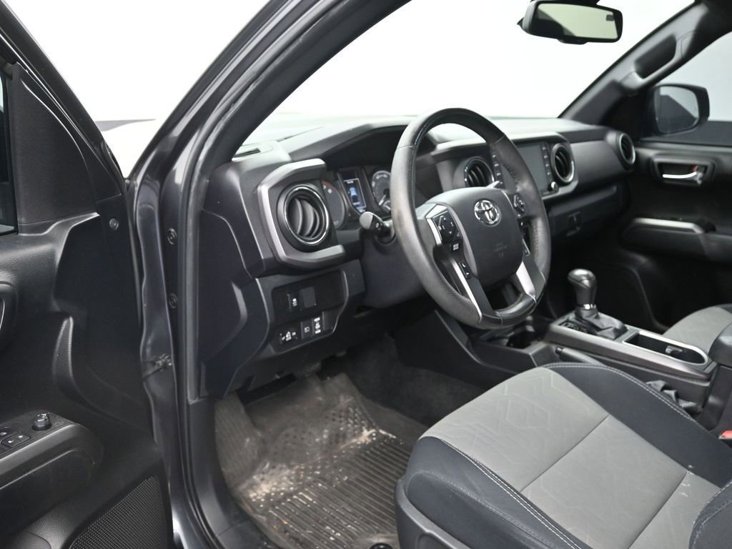 Used 2022 Toyota Tacoma TRD Sport w/ Technology Package image 10