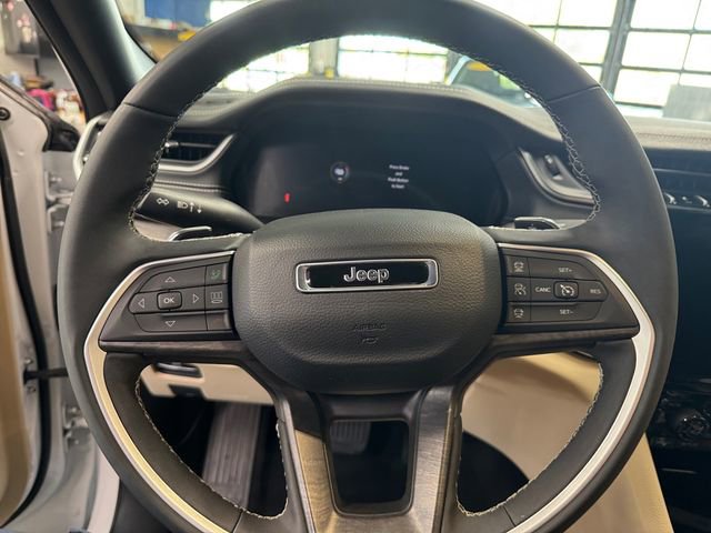 Used 2024 Jeep Grand Cherokee Limited AWD/4WD image 19