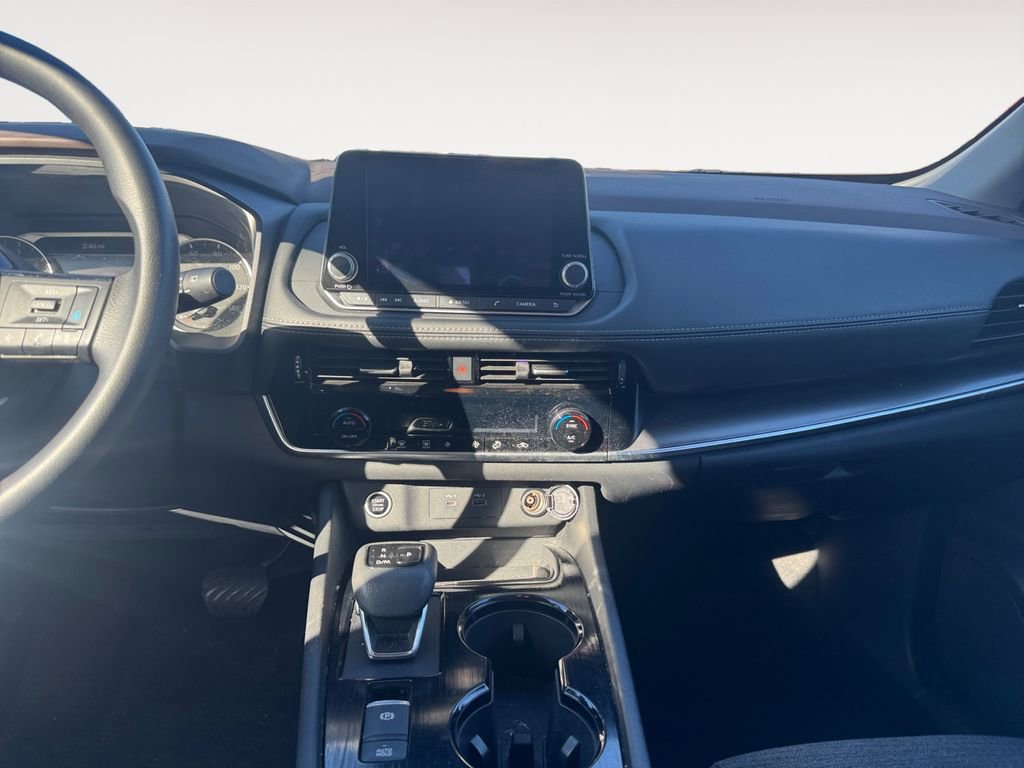 Used 2022 Nissan Rogue SV image 11