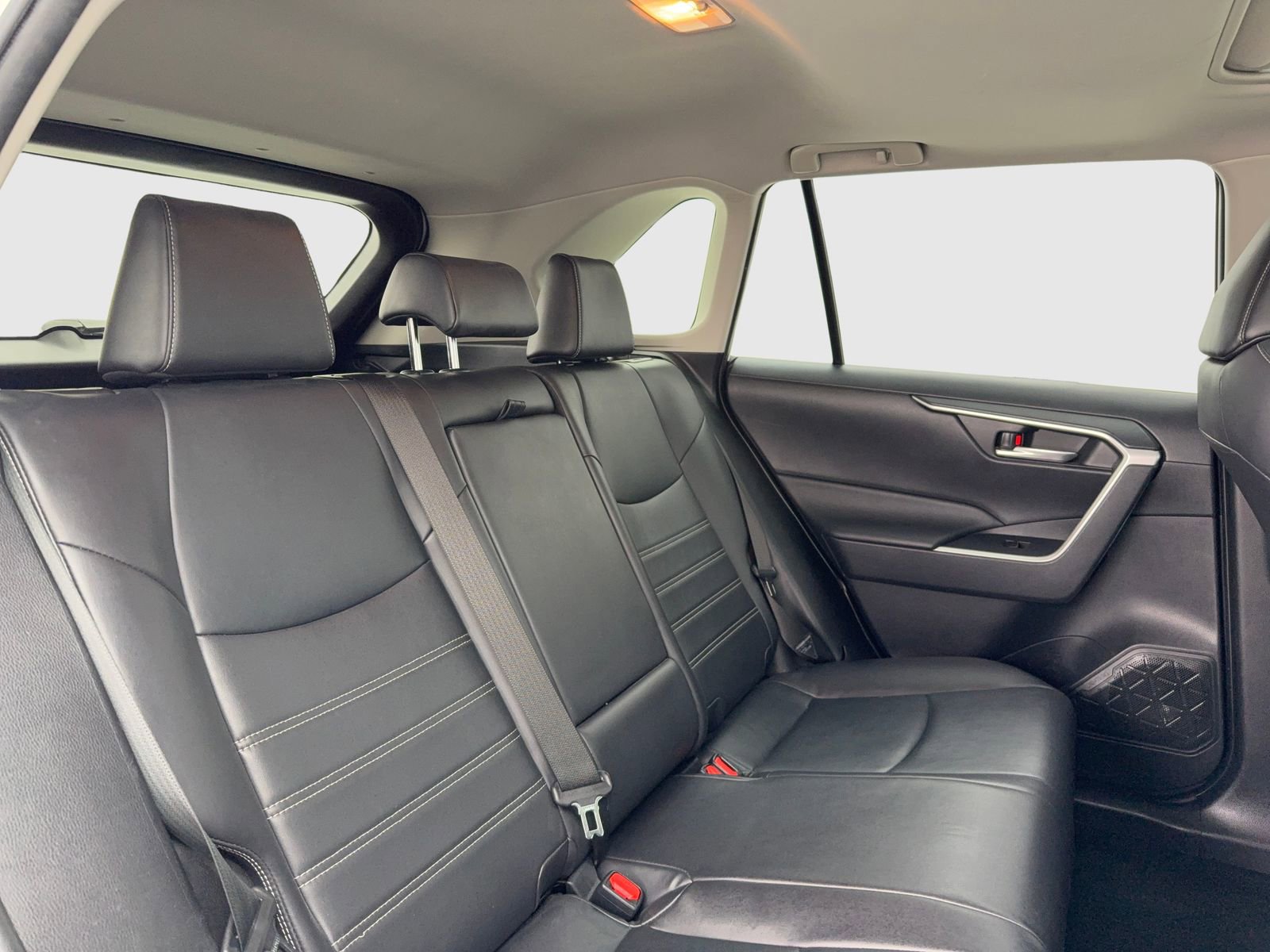 Used 2019 Toyota RAV4 XLE Premium image 40