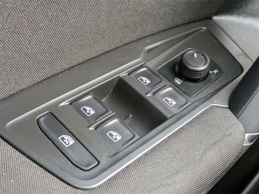 Used 2020 Volkswagen Tiguan S image 23