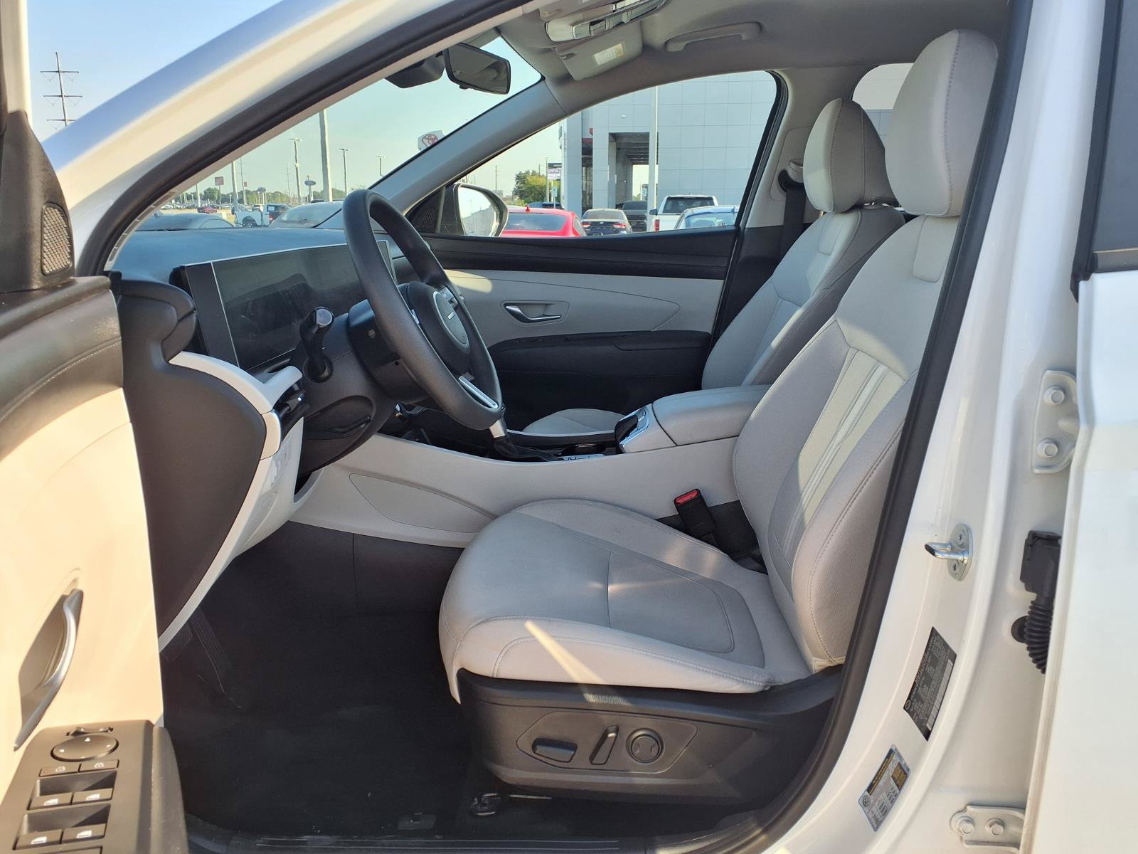 Used 2025 Hyundai Tucson SEL FWD image 23