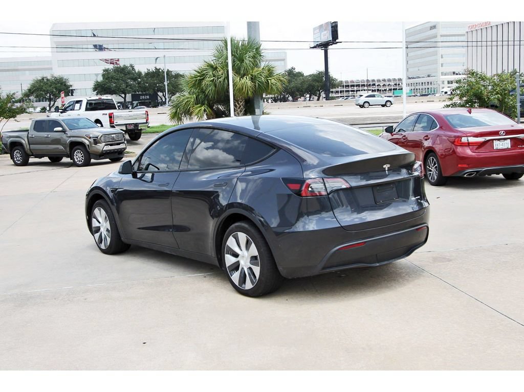 Used 2024 Tesla Model Y Long Range AWD/4WD image 4