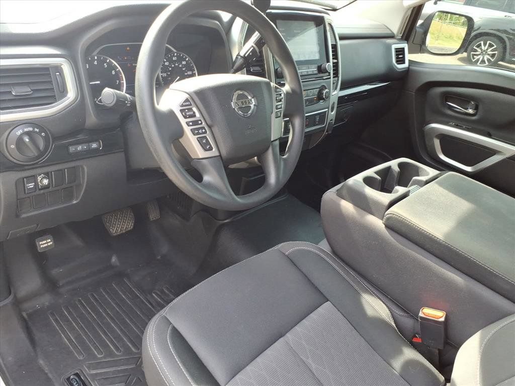 Used 2021 Nissan Titan SV AWD/4WD image 12