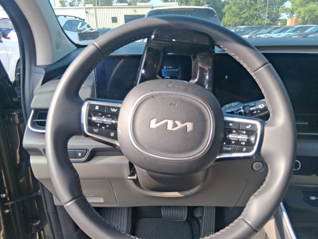 Certified 2026 Kia Carnival EX FWD image 12