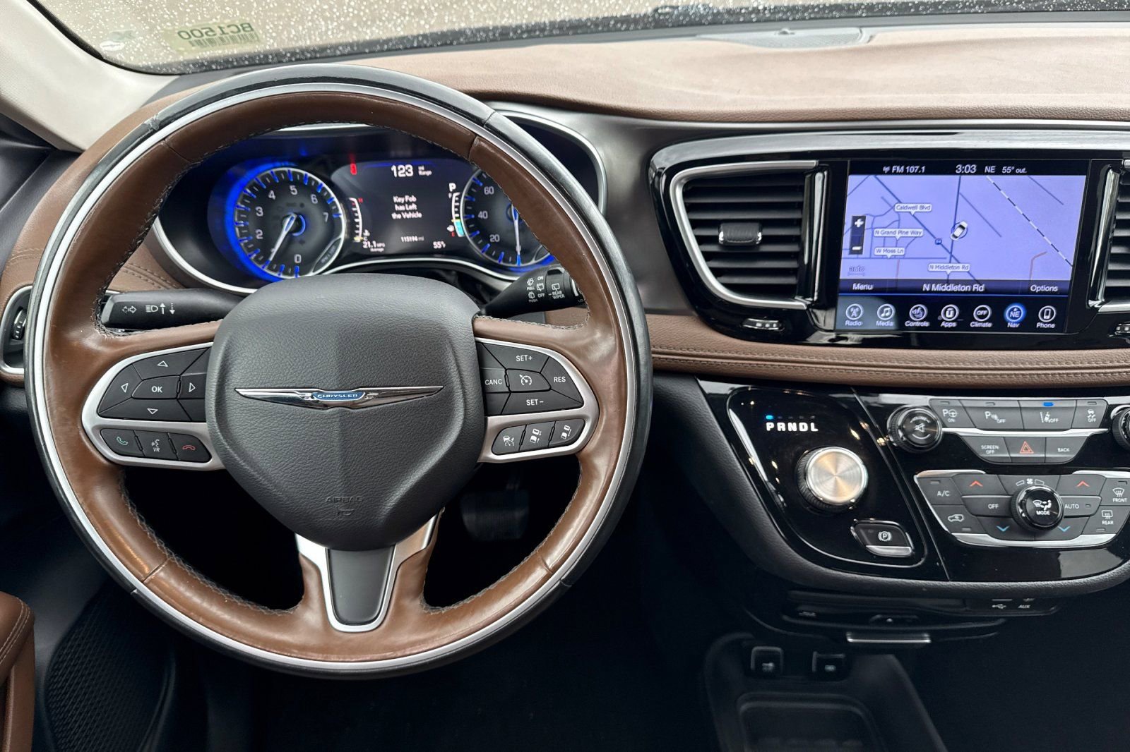 Used 2017 Chrysler Pacifica Limited w/ UConnect Theater Package FWD image 14