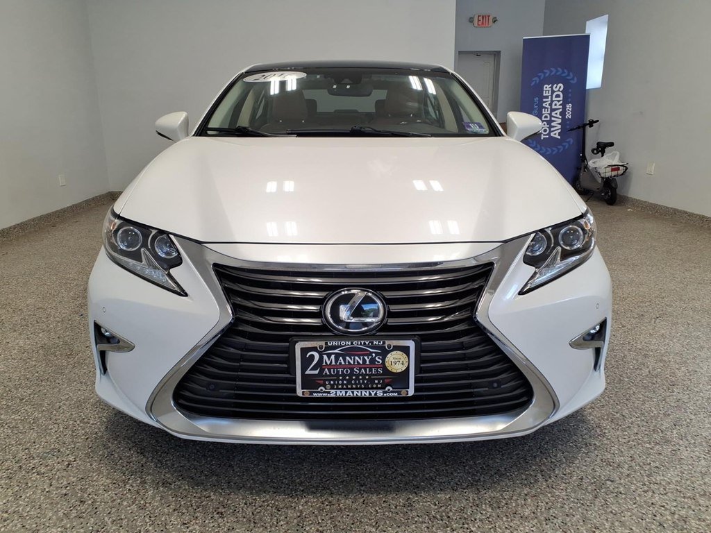 Used 2016 Lexus ES 350 w/ Luxury Pkg & Navigation w/ Luxury Package w/Wood Trim FWD image 2