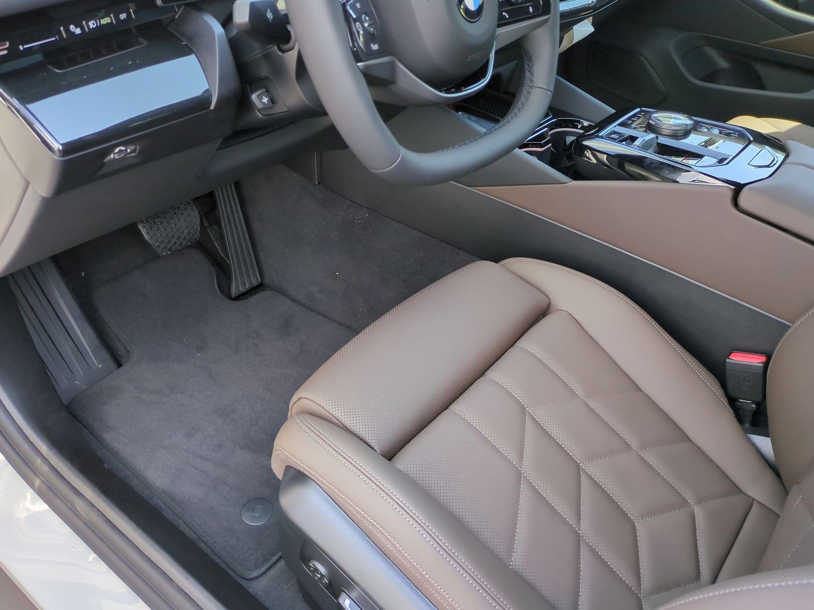 Certified 2026 BMW 530i w/ Premium Package image 16