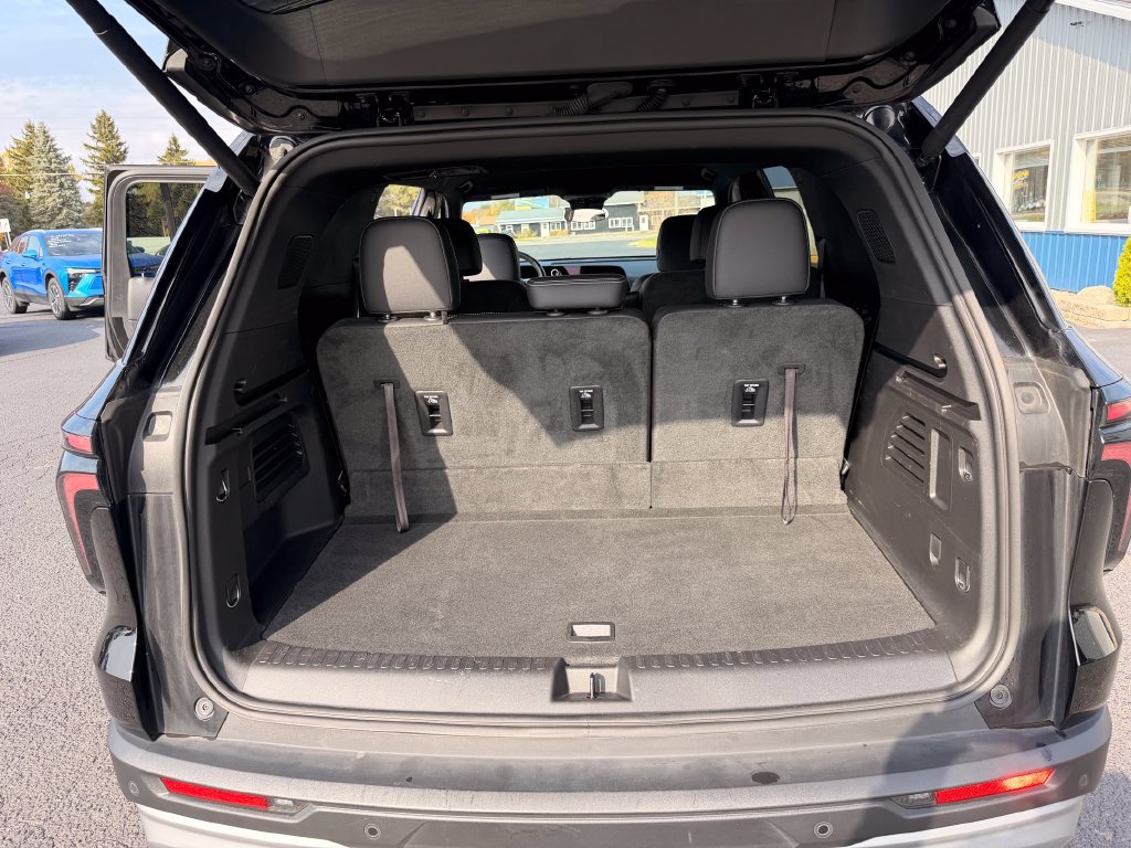 Used 2024 Chevrolet Traverse LT w/ LPO, Floor Liner Package AWD/4WD image 30