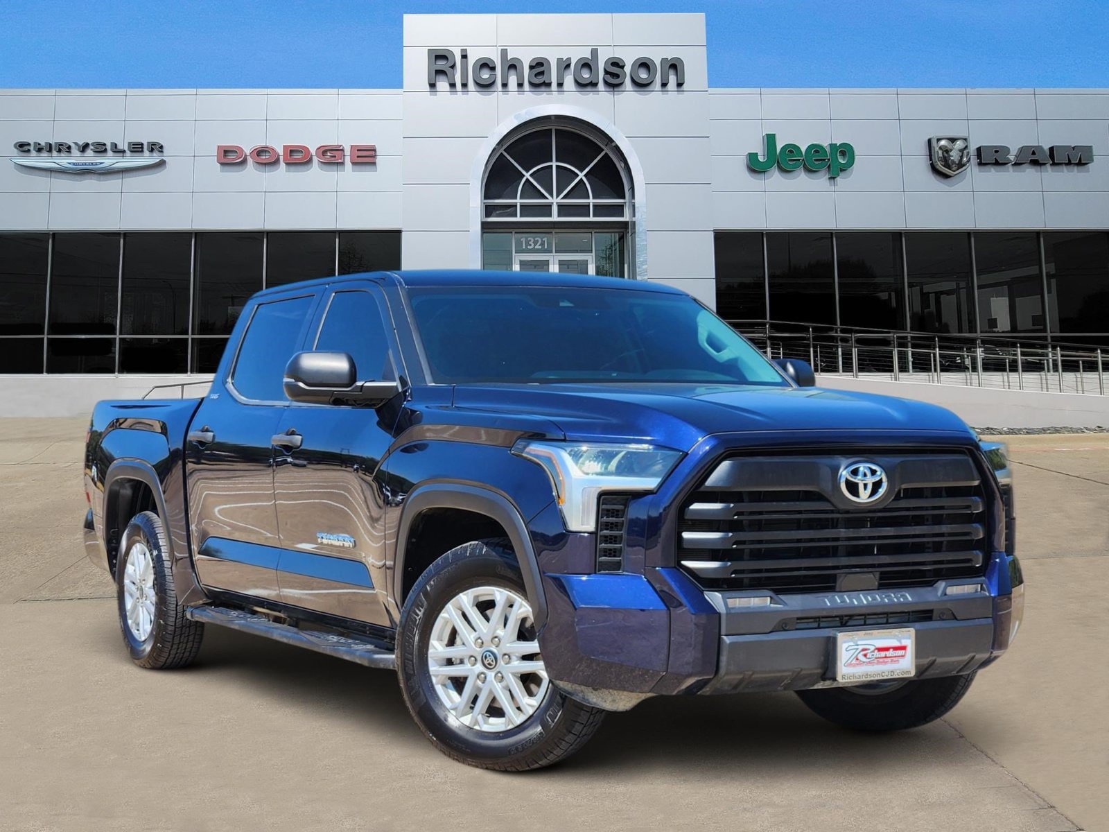 Used 2022 Toyota Tundra SR5 w/ Convenience Package RWD image 1