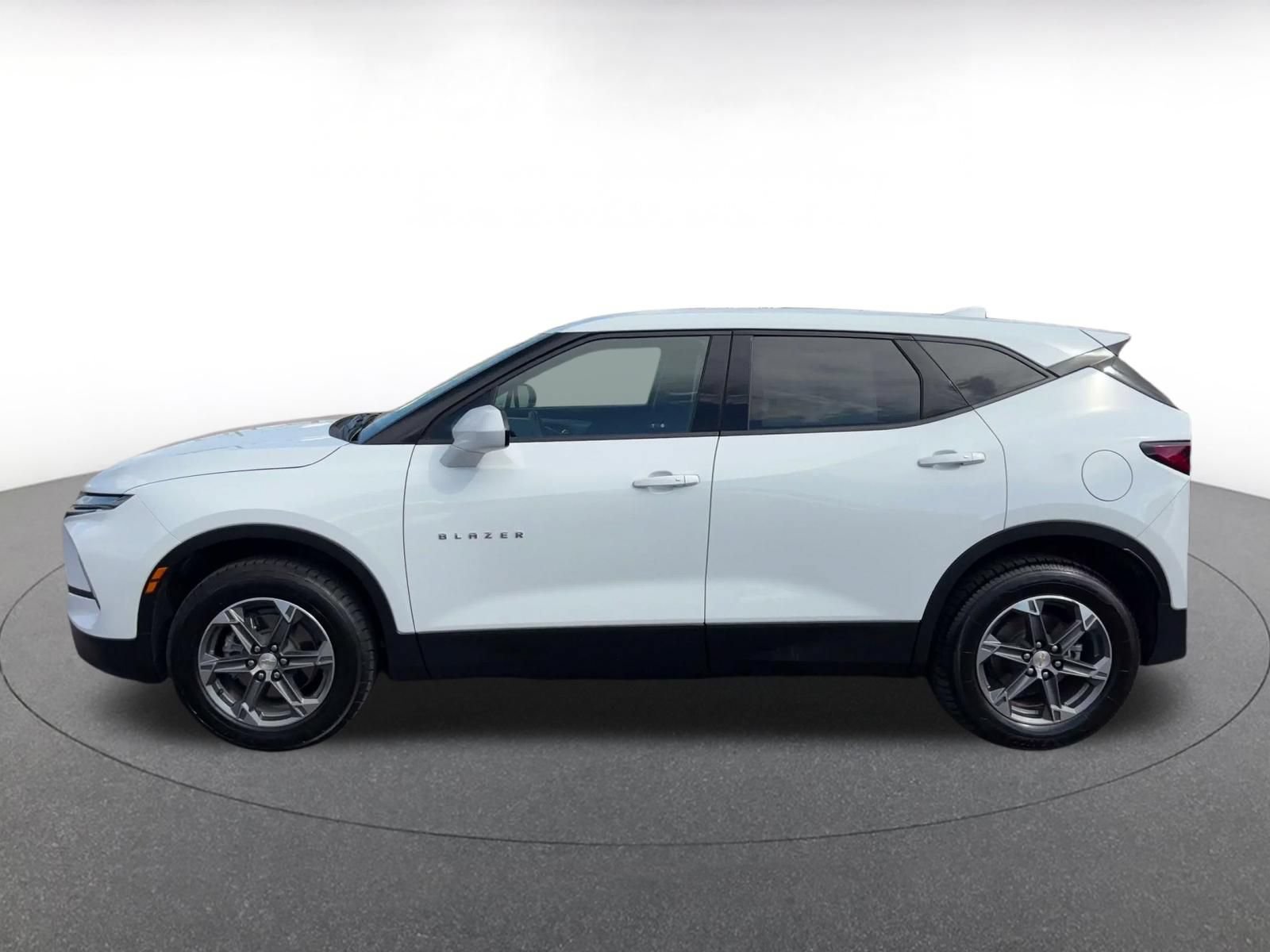 Used 2025 Chevrolet Blazer LT FWD image 8