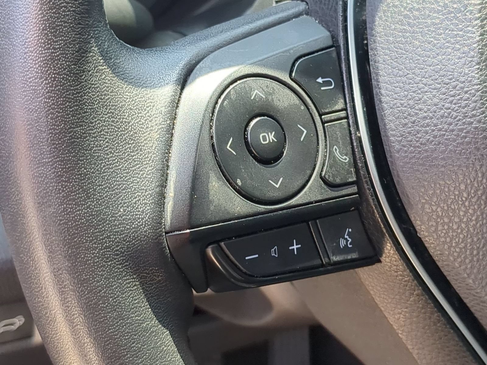 Used 2022 Toyota RAV4 XSE AWD/4WD image 36