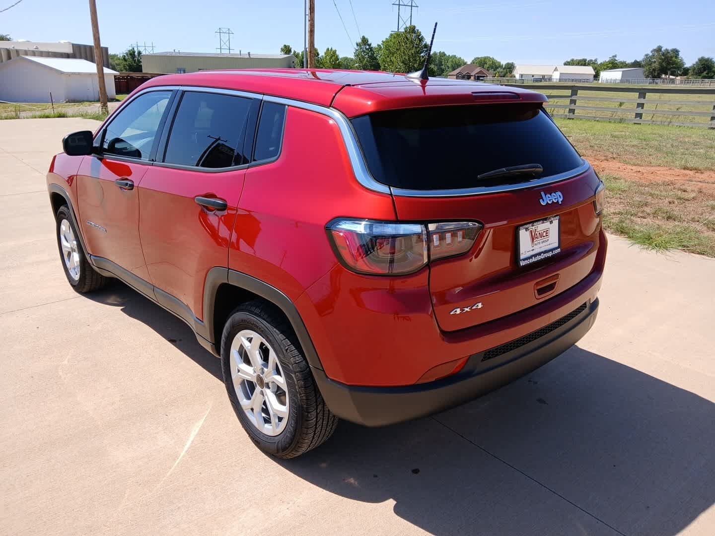 Used 2025 Jeep Compass Sport AWD/4WD image 3