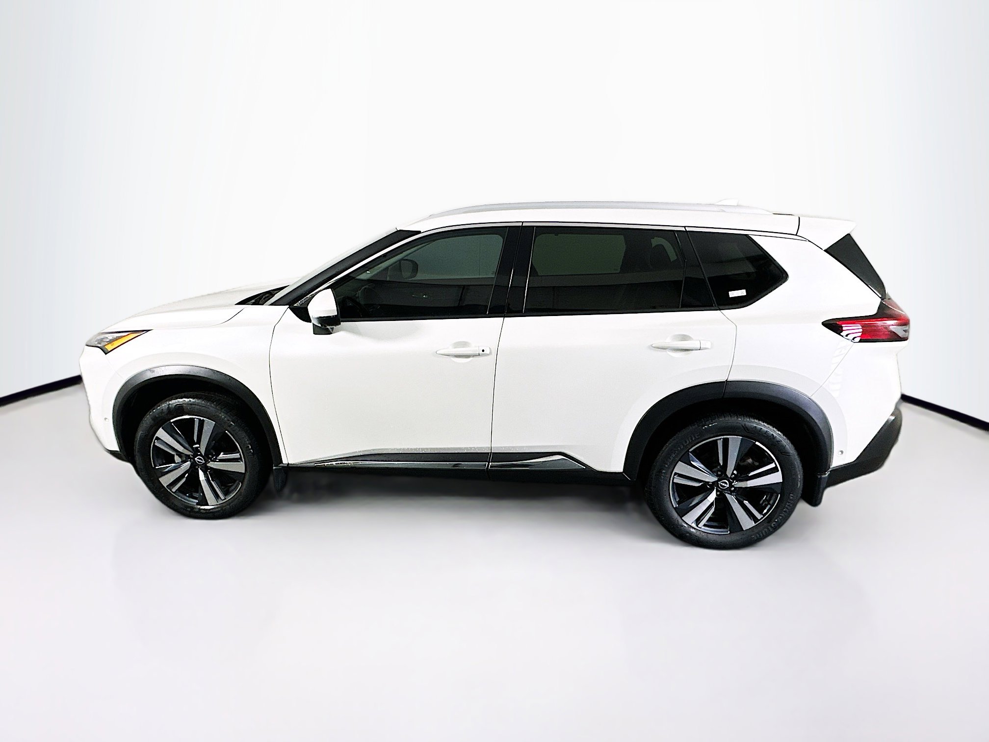 Used 2023 Nissan Rogue SL w/ SL Premium Package image 4