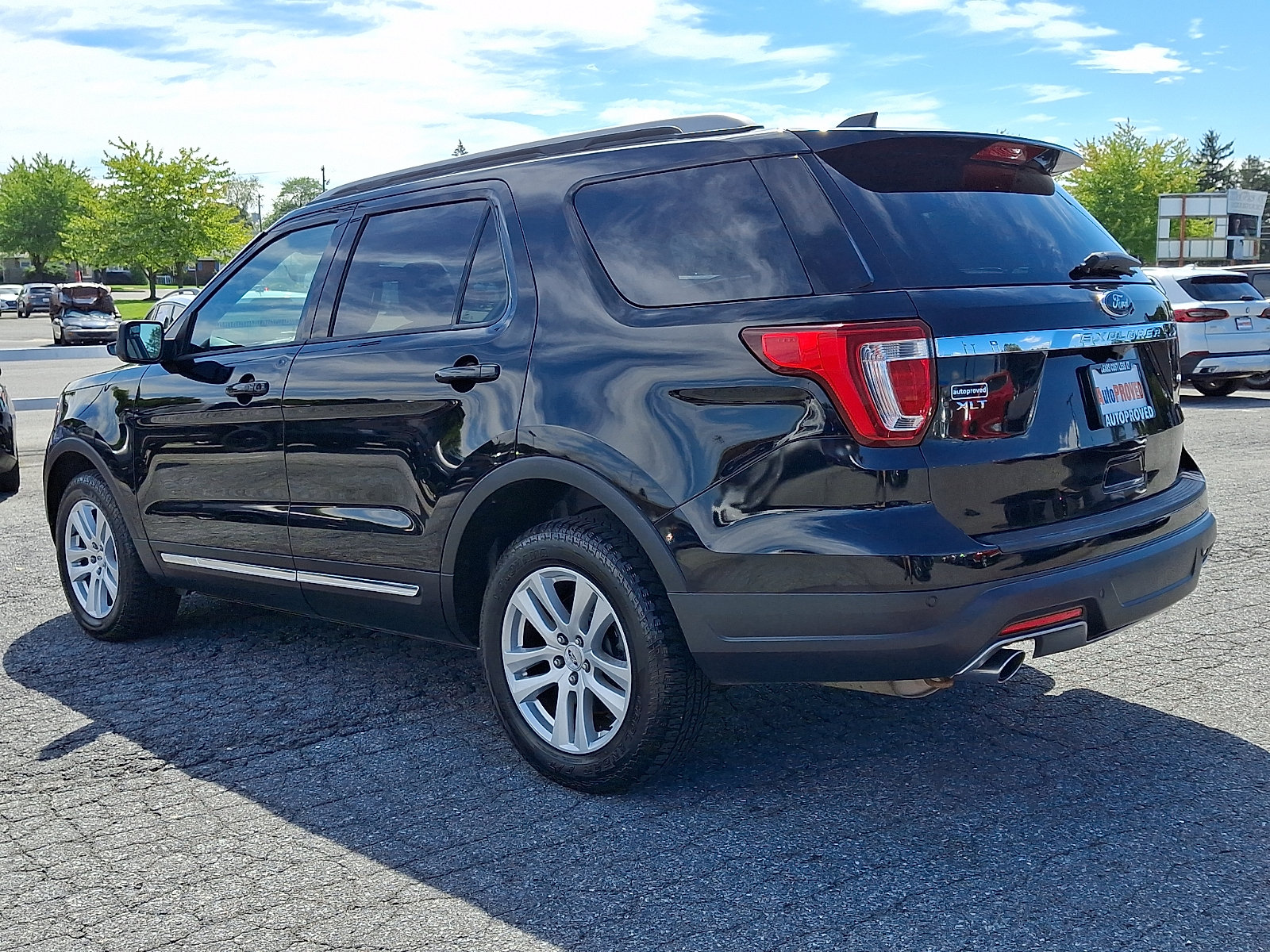Used 2018 Ford Explorer XLT AWD/4WD image 4