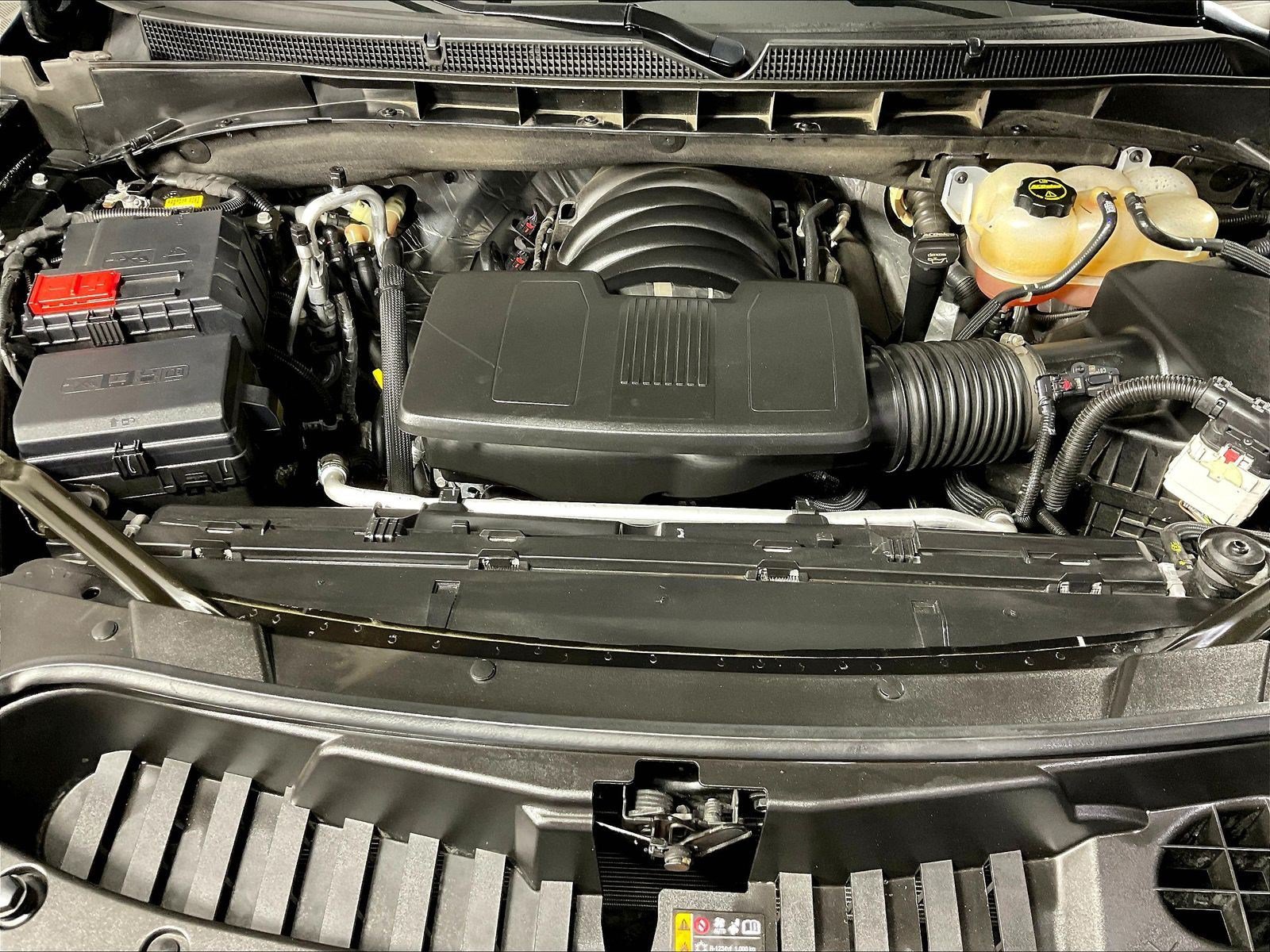 Used 2025 Cadillac Escalade Premium Luxury w/ LPO, Floor Liner Package AWD/4WD image 31