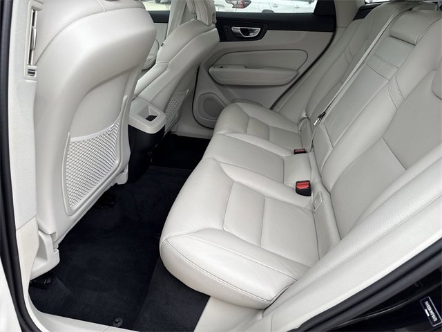 Used 2021 Volvo XC60 T5 Momentum w/ Climate Package image 15