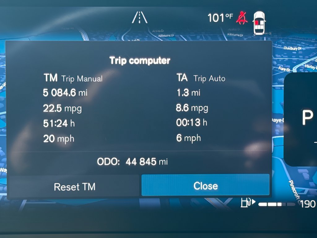 Used 2025 Volvo XC40 B5 Plus AWD/4WD image 24