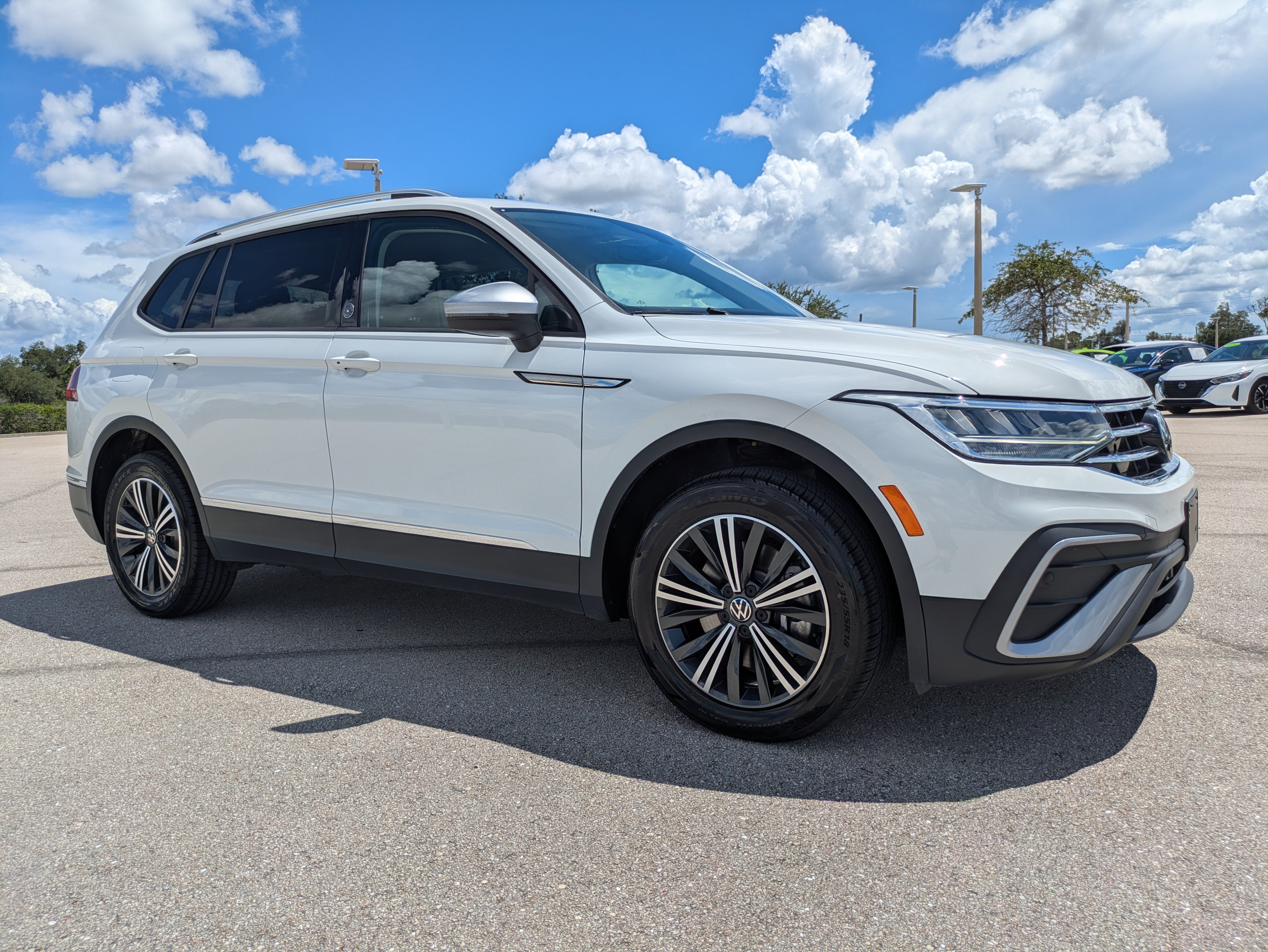 Used 2024 Volkswagen Tiguan Wolfsburg Edition AWD/4WD image 2