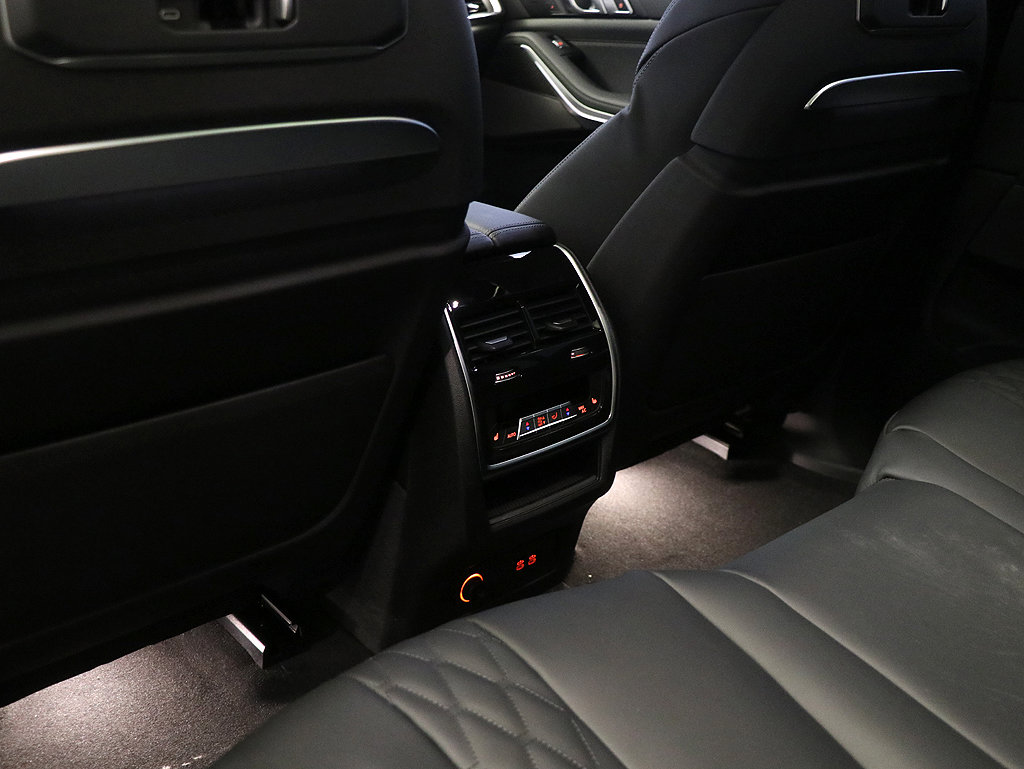 New 2025 BMW X7 M60i w/ Executive Package image 15