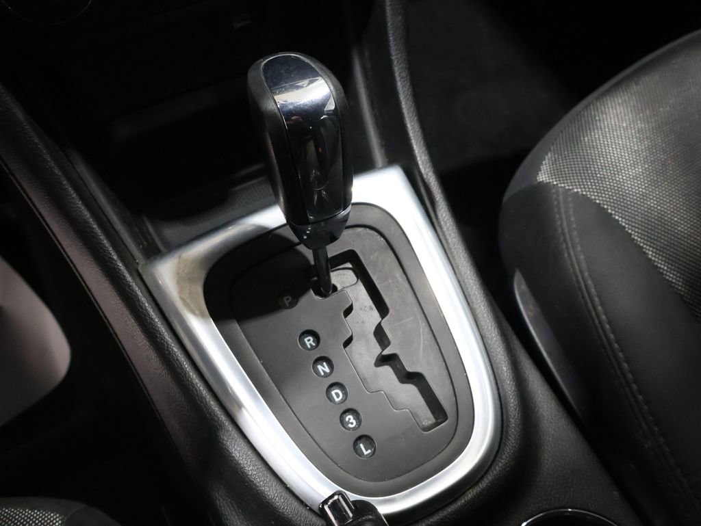 Used 2014 Dodge Avenger SE image 26