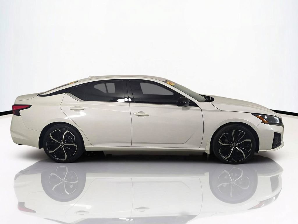 Used 2024 Nissan Altima 2.5 SR FWD image 4