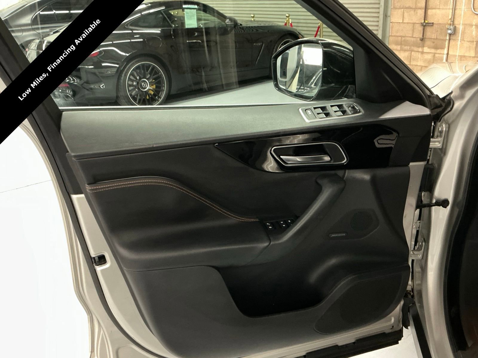 Used 2017 Jaguar F-PACE Prestige image 18